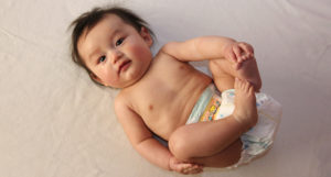 【生後5ヶ月】赤ちゃんの服の着せ方と選び方