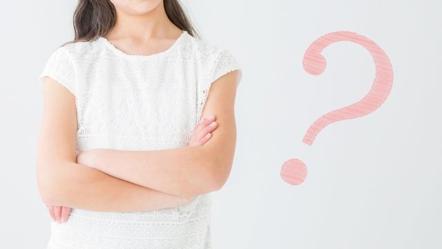 悩む女性