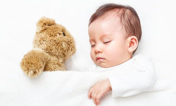 寝ている赤ちゃん